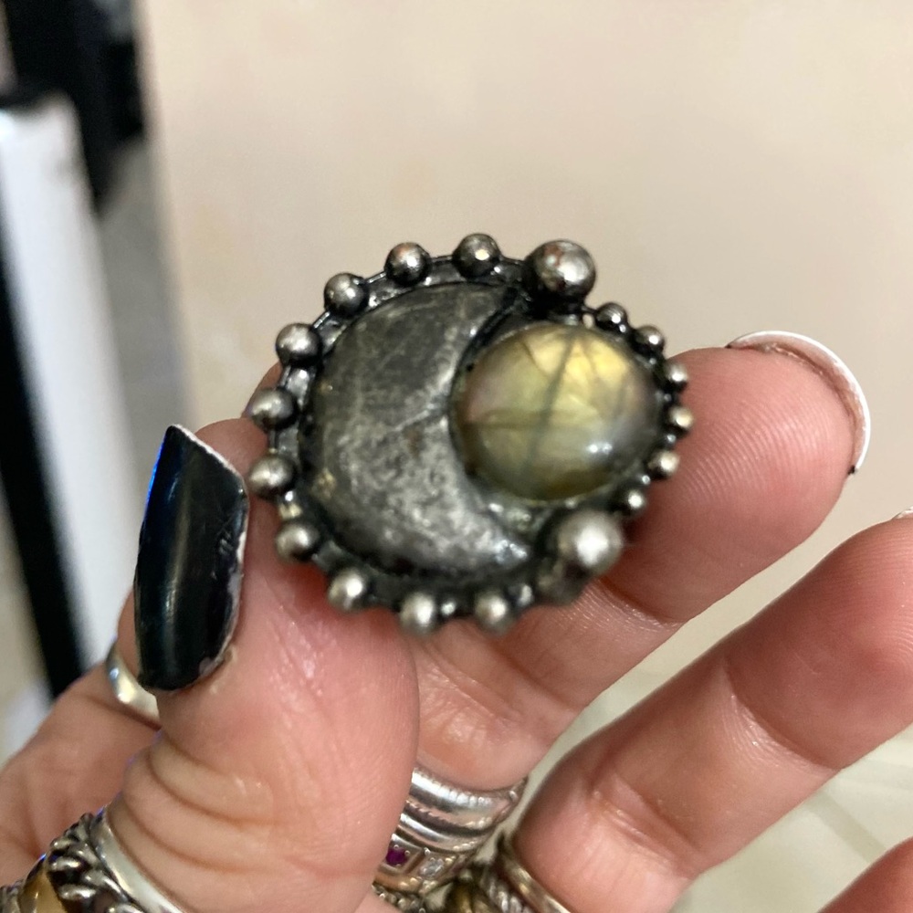 Natural green yellow iridescent labradorite gemstone crescent moon adjustable - Picture 6 of 11
